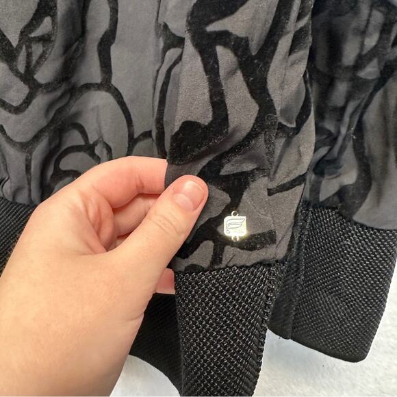 Fabletics Lola Back at it Black Rose Print Flock Long Sleeve Top Size M - Picture 5 of 10